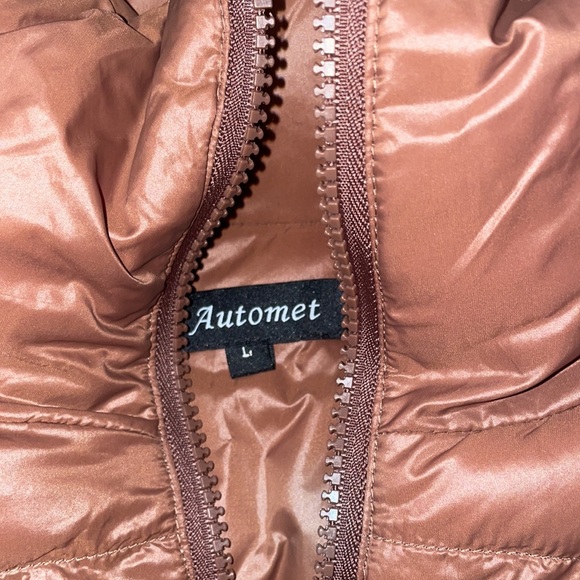 Cropped Puffer Vest - Picture 4 of 5